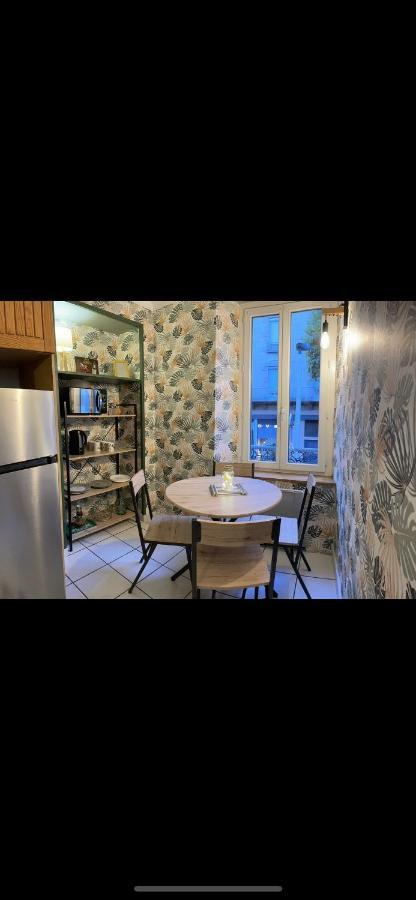 T2 Plein Centre Au 1Er Etage Avec Parking Prive Apartment Мийо Екстериор снимка