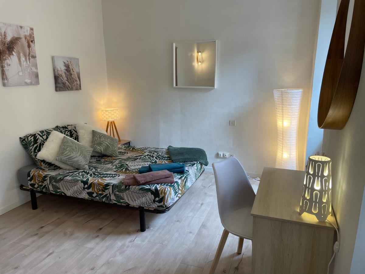 T2 Plein Centre Au 1Er Etage Avec Parking Prive Apartment Мийо Екстериор снимка