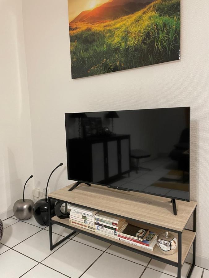 T2 Plein Centre Au 1Er Etage Avec Parking Prive Apartment Мийо Екстериор снимка
