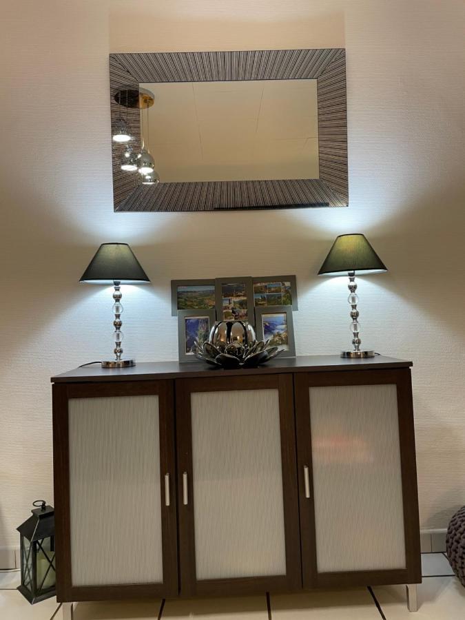 T2 Plein Centre Au 1Er Etage Avec Parking Prive Apartment Мийо Екстериор снимка