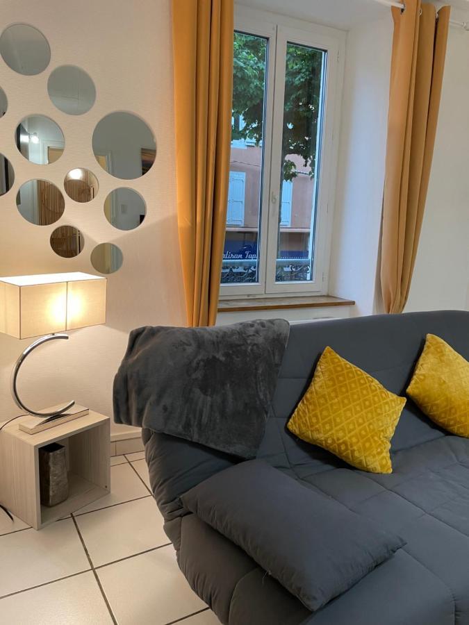 T2 Plein Centre Au 1Er Etage Avec Parking Prive Apartment Мийо Екстериор снимка