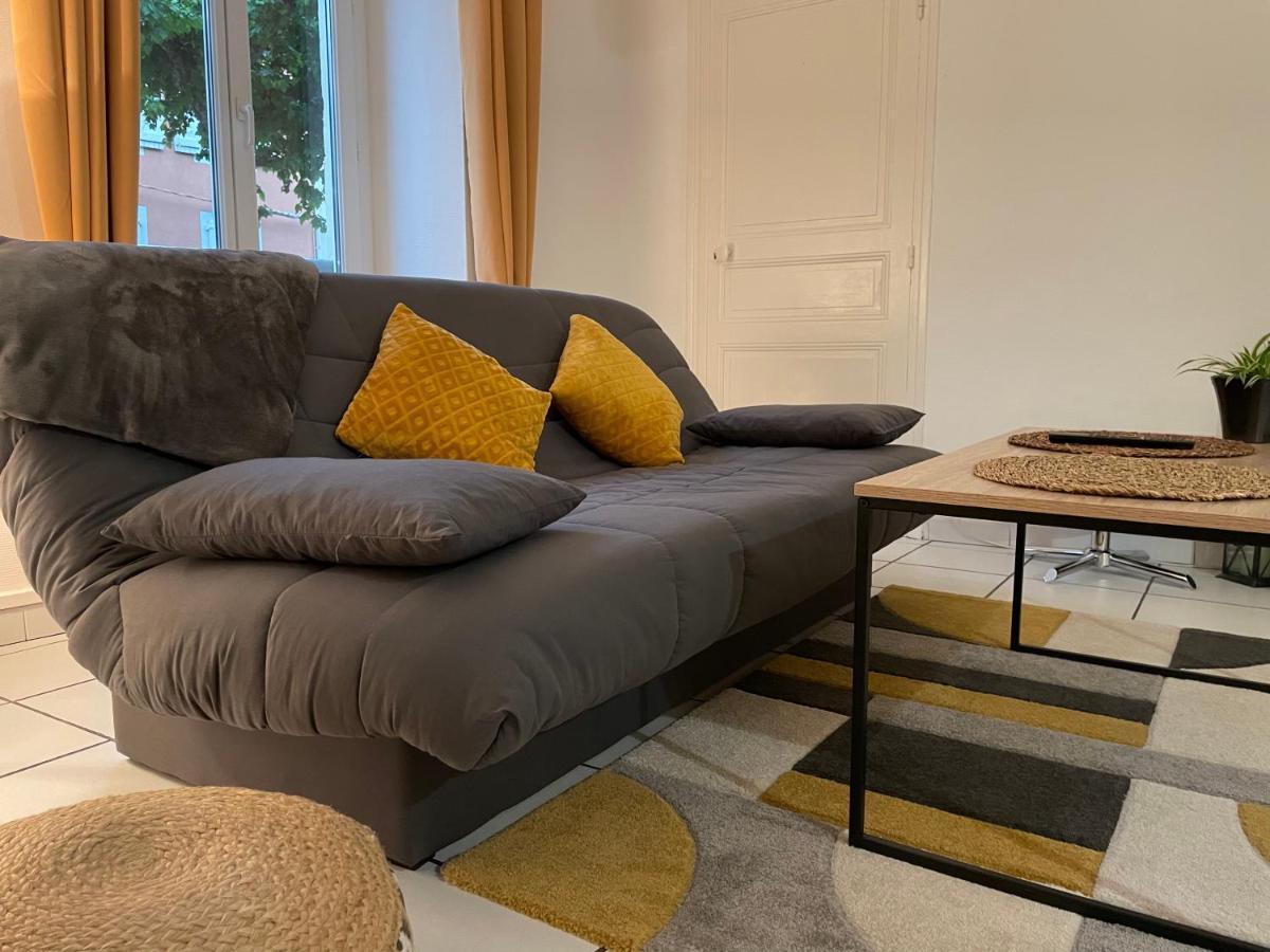 T2 Plein Centre Au 1Er Etage Avec Parking Prive Apartment Мийо Екстериор снимка