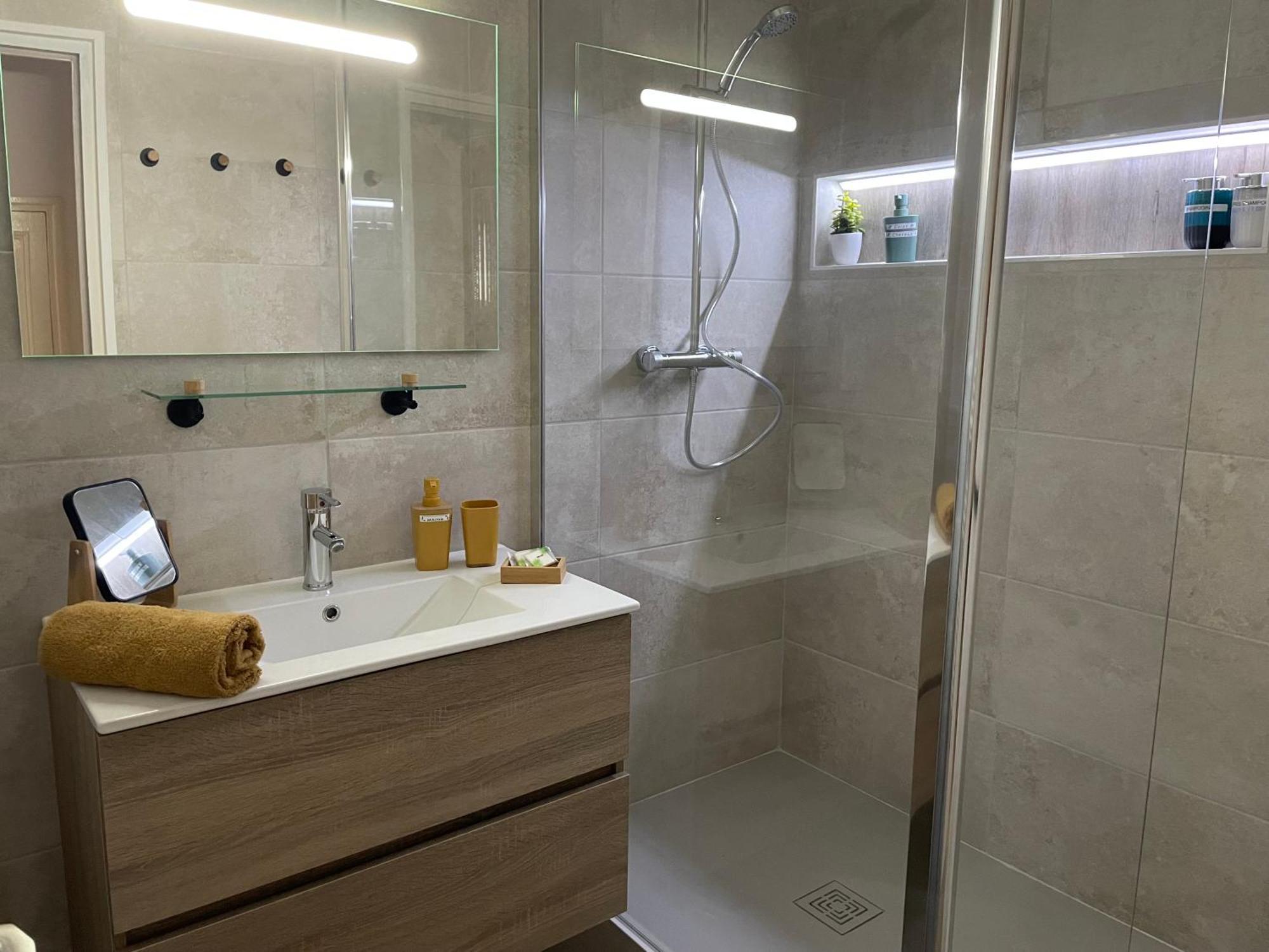 T2 Plein Centre Au 1Er Etage Avec Parking Prive Apartment Мийо Екстериор снимка