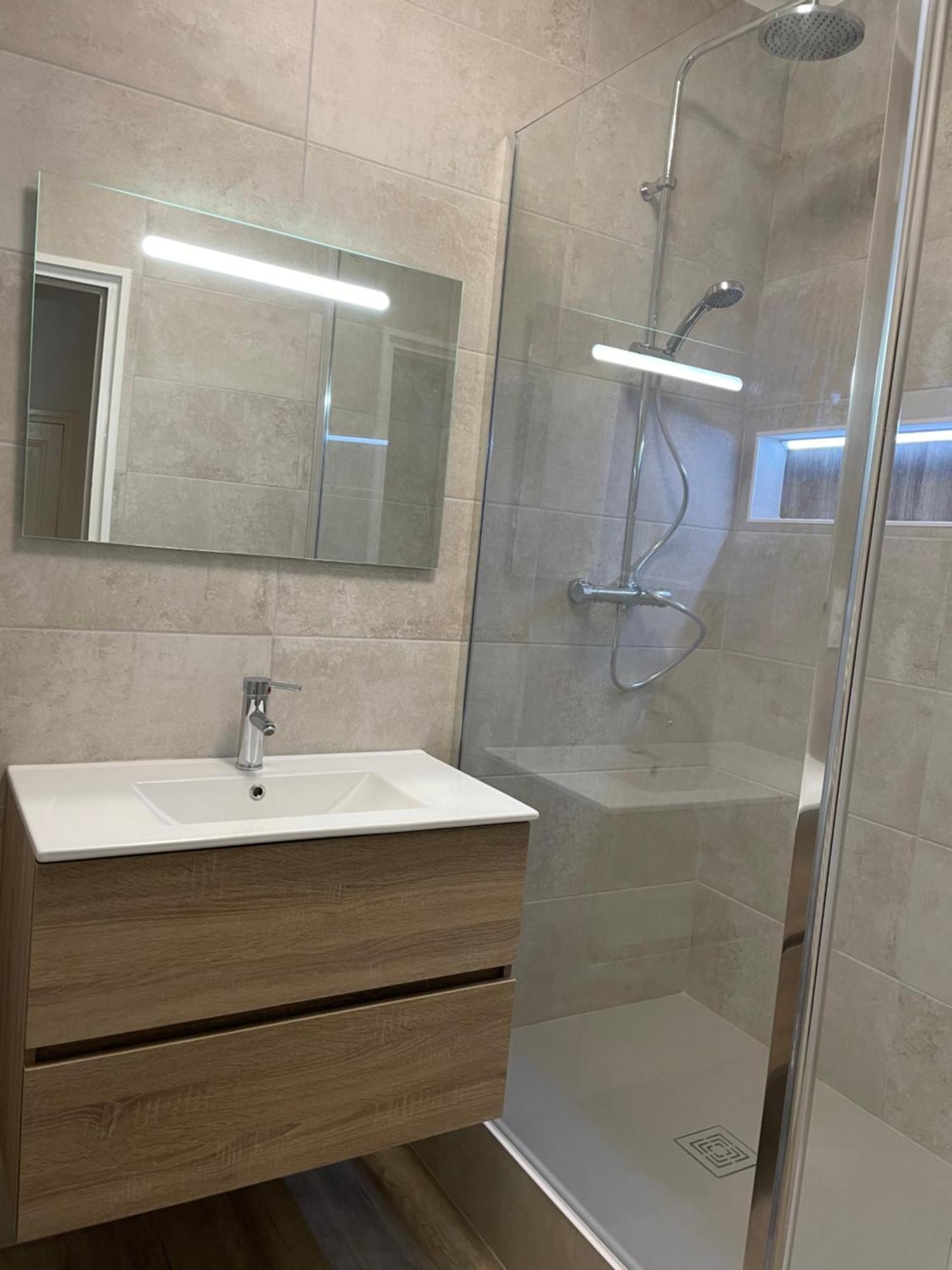 T2 Plein Centre Au 1Er Etage Avec Parking Prive Apartment Мийо Екстериор снимка
